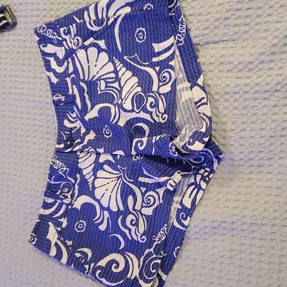 Lilly Pulitzer Blue Shell Print Walsh Shorts sz 4 (#25) - Picture 1 of 5